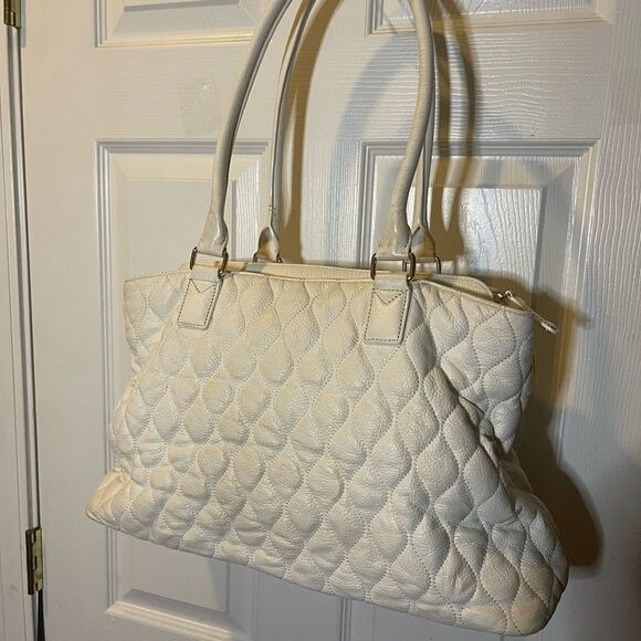 Vera Bradley White Quilted large shoulder bag with gold tone hardwares. - Picture 12 of 12